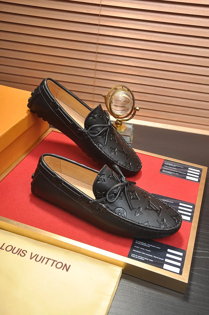 Men's men's shoes 💰420💶 [LV Doudou shoes] (water-dyed cowhide lining) new model is on the market, available on the official website. The new Doudou shoes are processed into single-color materials, and the uppers are made of imported cowhide material. The body of the shoe is fully hemmed with mark thread, and is lined with imported original cowhide leather. The elegant shoe shape is super suitable for all-matching, and the size is 38-44.